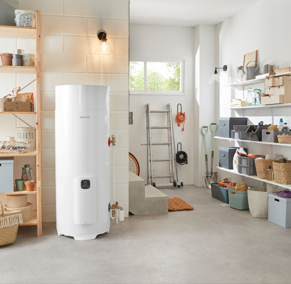 Egéo vertical sur socle 200L par Atlantic